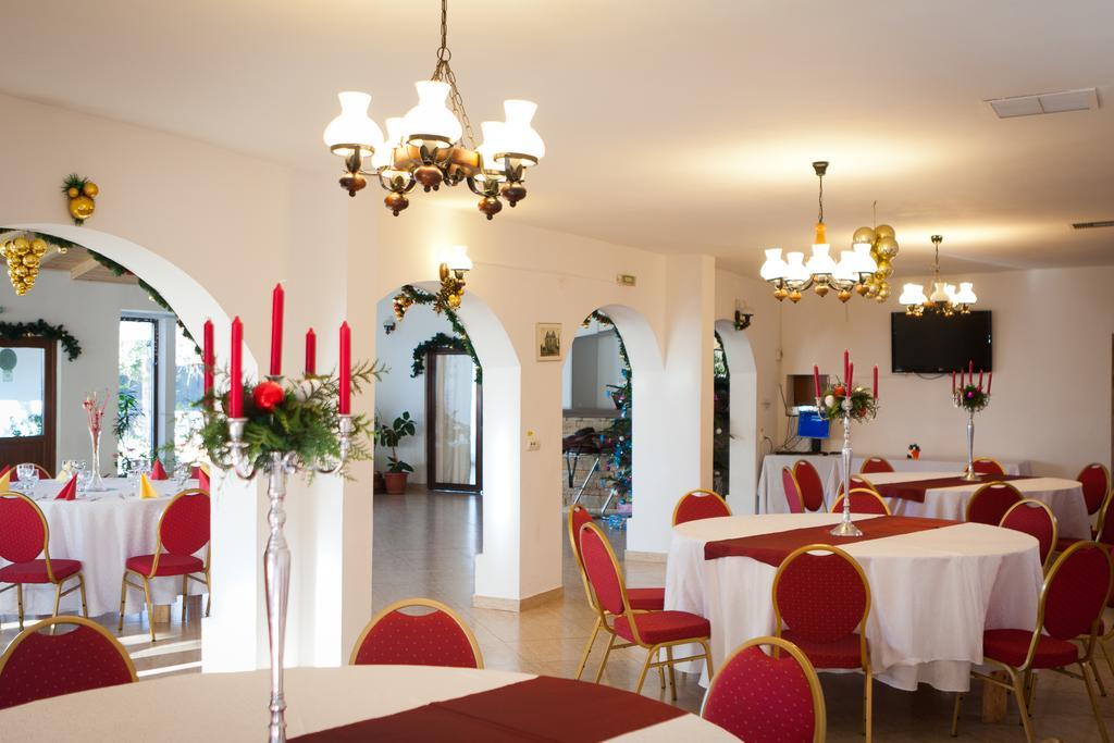 Pension Club Montana Câmpina Kültér fotó