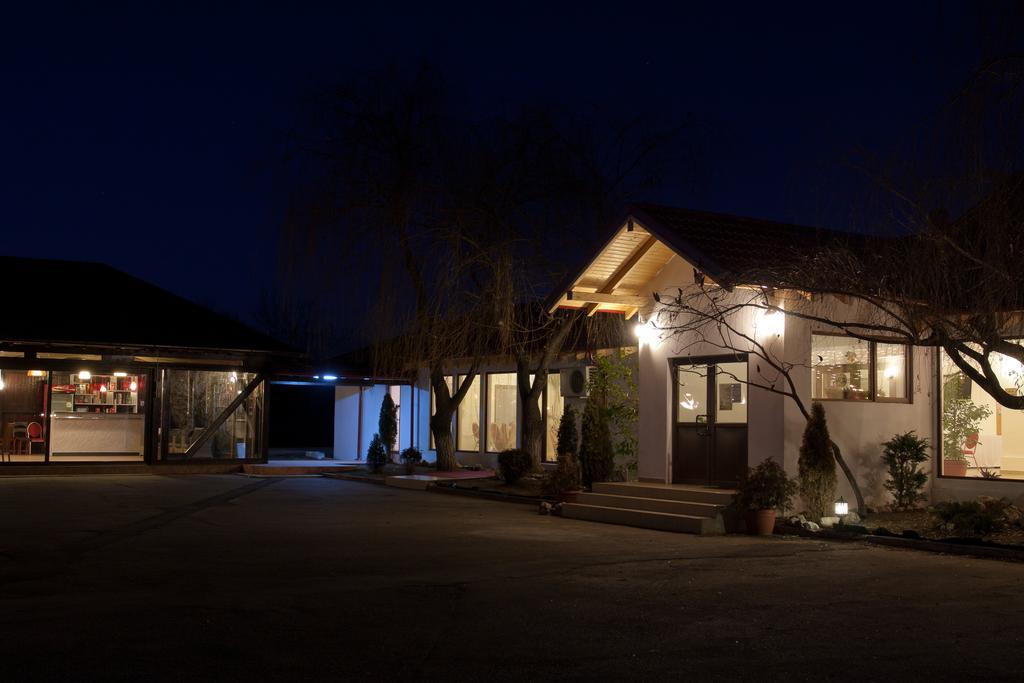 Pension Club Montana Câmpina Kültér fotó