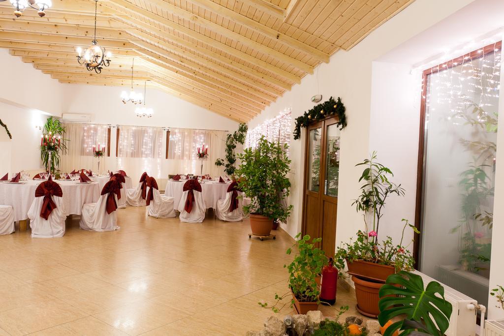 Pension Club Montana Câmpina Kültér fotó