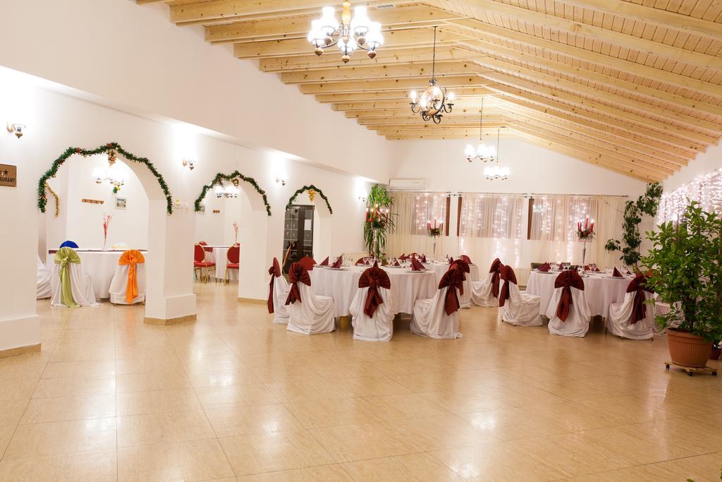Pension Club Montana Câmpina Kültér fotó