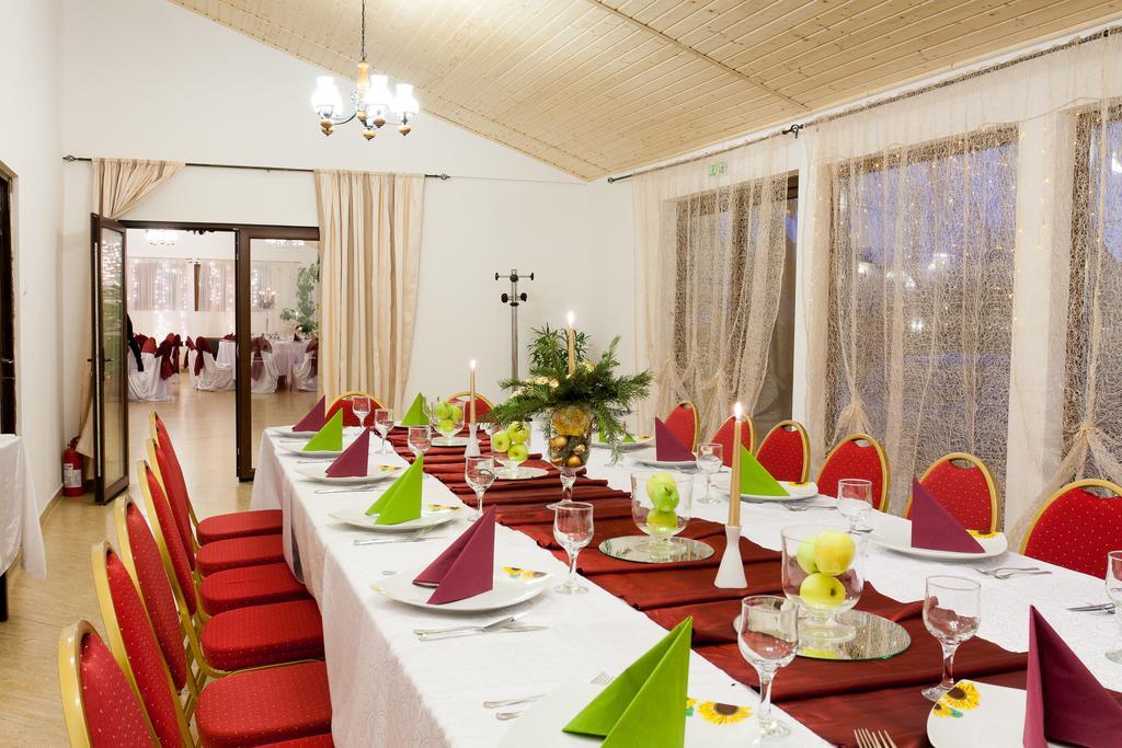 Pension Club Montana Câmpina Kültér fotó