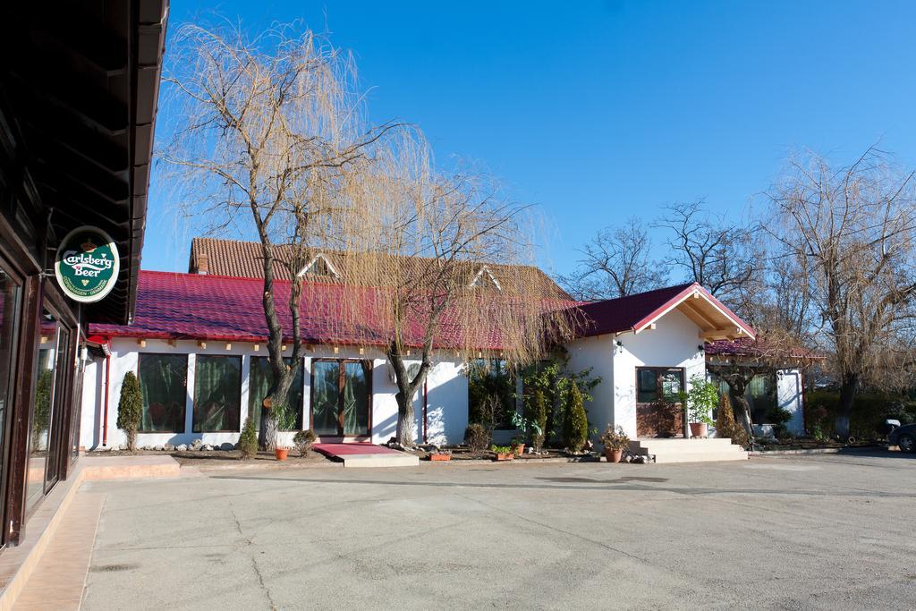 Pension Club Montana Câmpina Kültér fotó