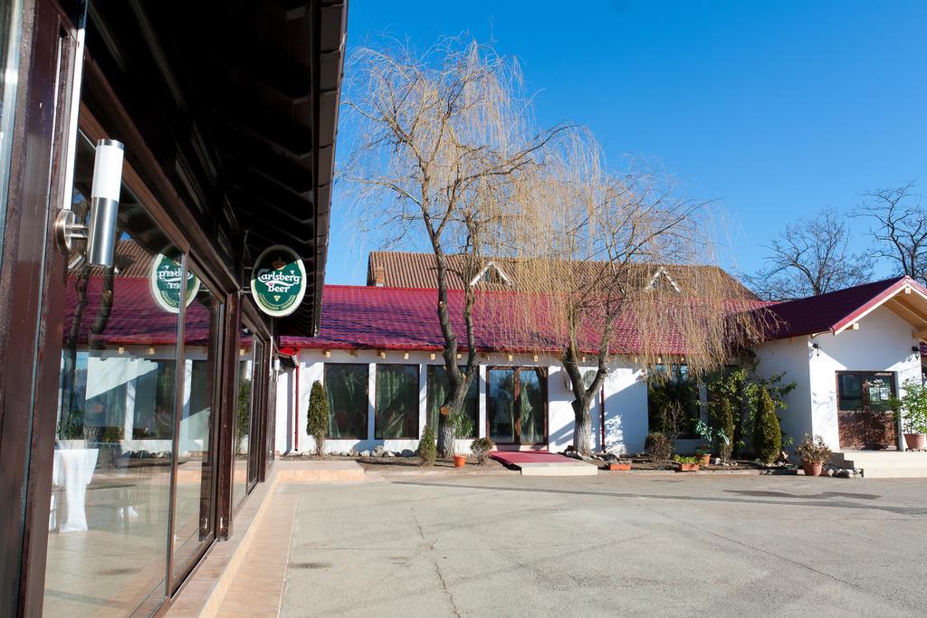 Pension Club Montana Câmpina Kültér fotó