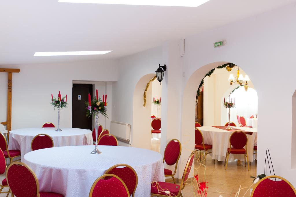 Pension Club Montana Câmpina Kültér fotó