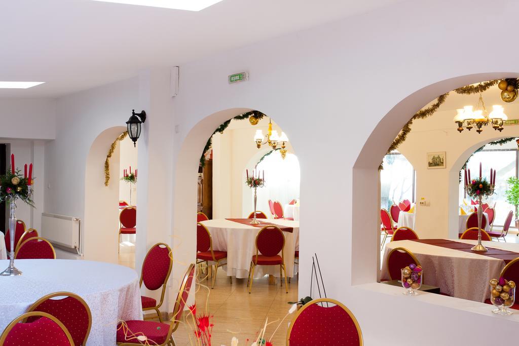 Pension Club Montana Câmpina Kültér fotó