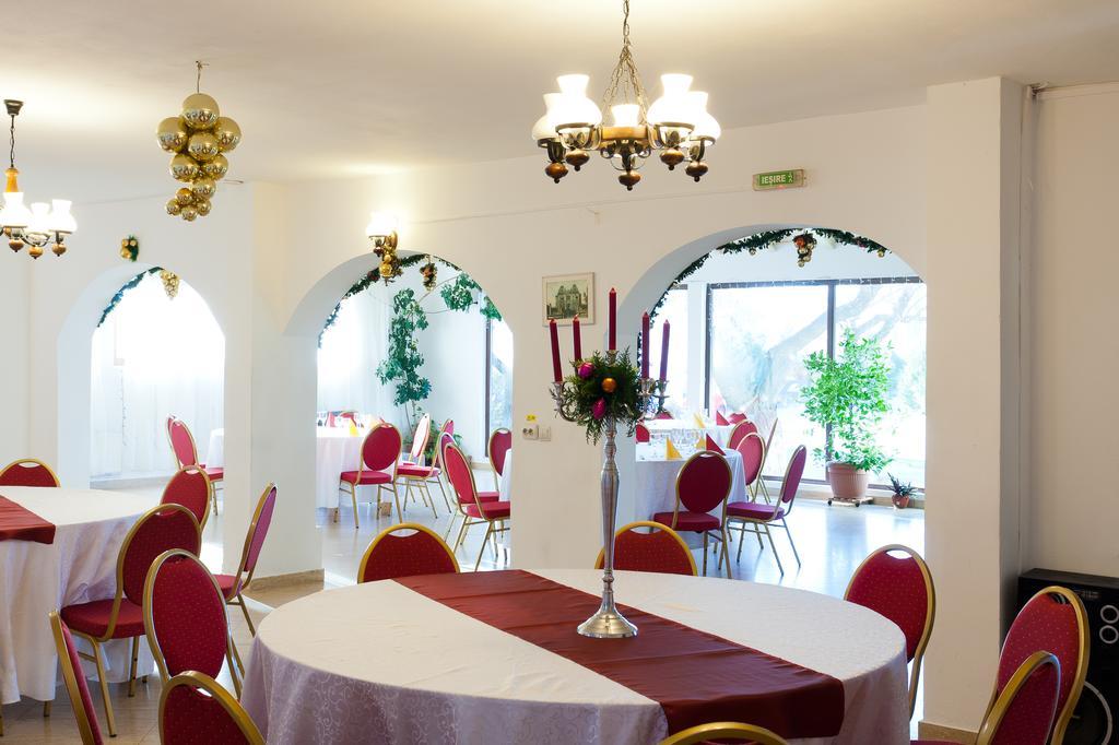 Pension Club Montana Câmpina Kültér fotó