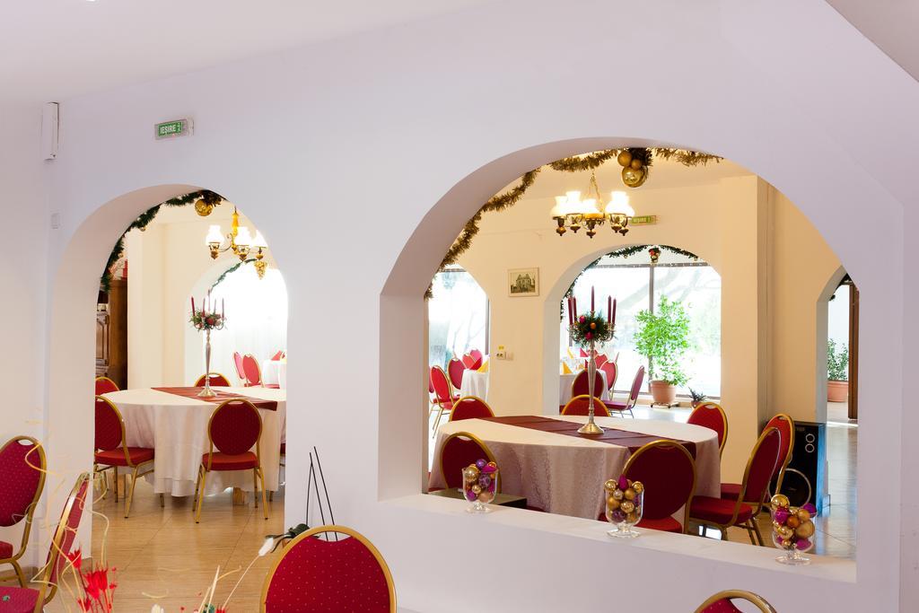 Pension Club Montana Câmpina Kültér fotó
