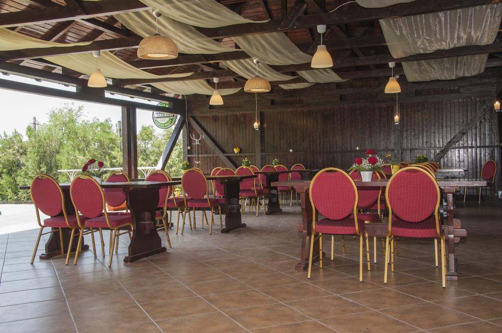 Pension Club Montana Câmpina Kültér fotó