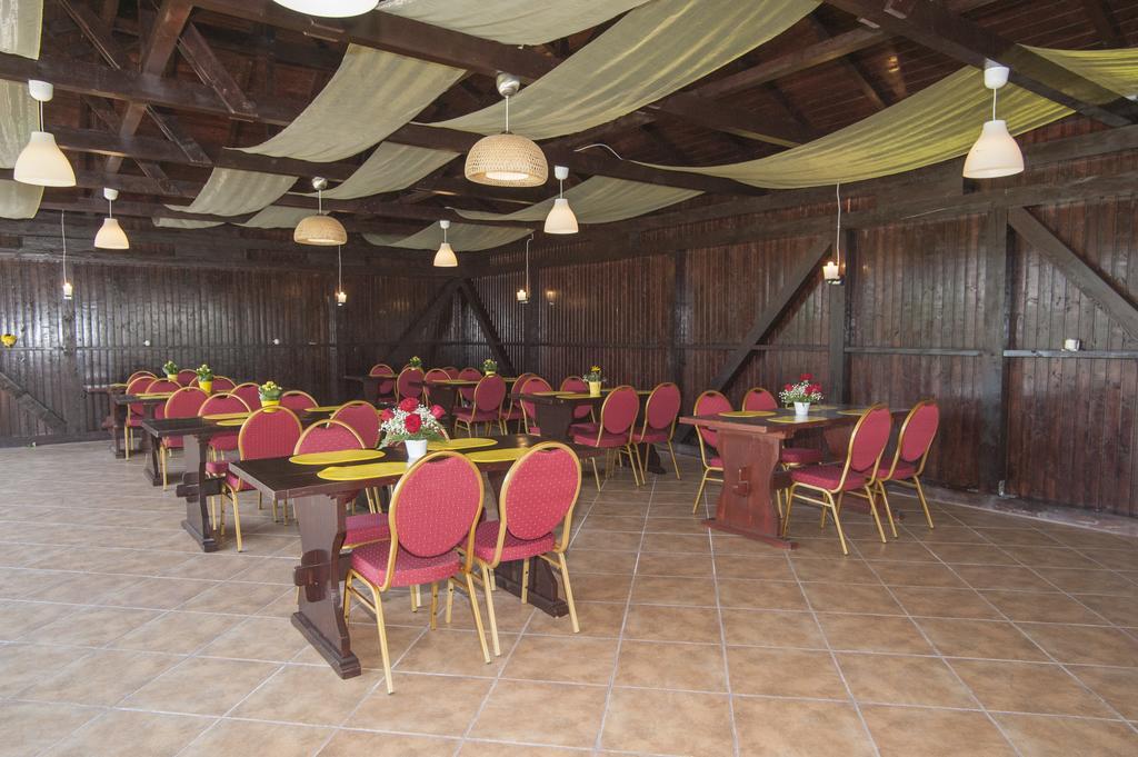 Pension Club Montana Câmpina Kültér fotó