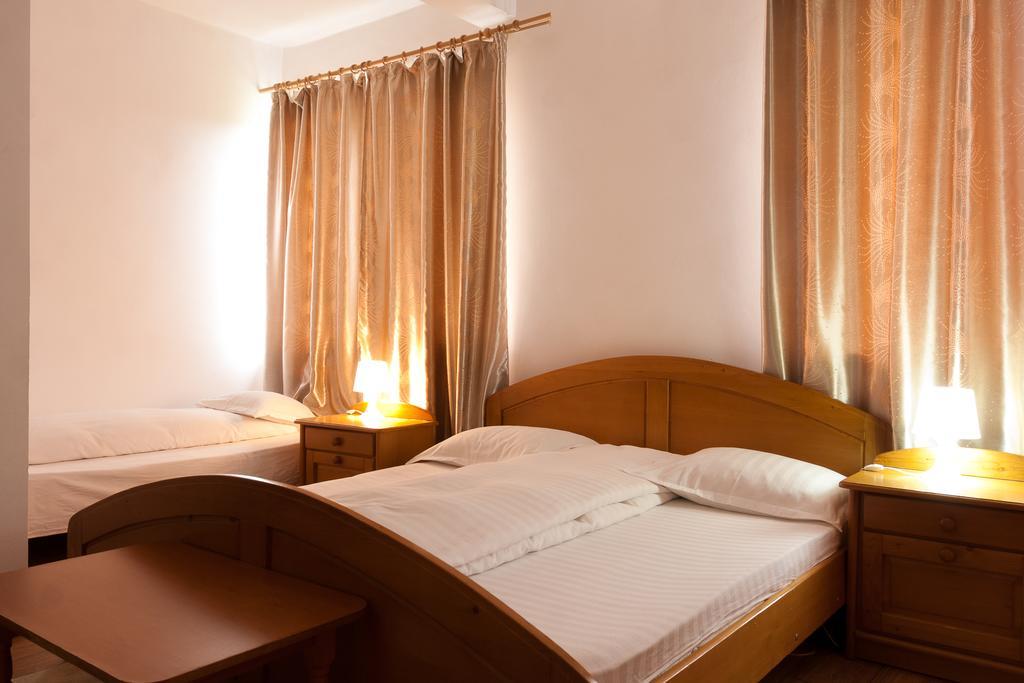 Pension Club Montana Câmpina Kültér fotó