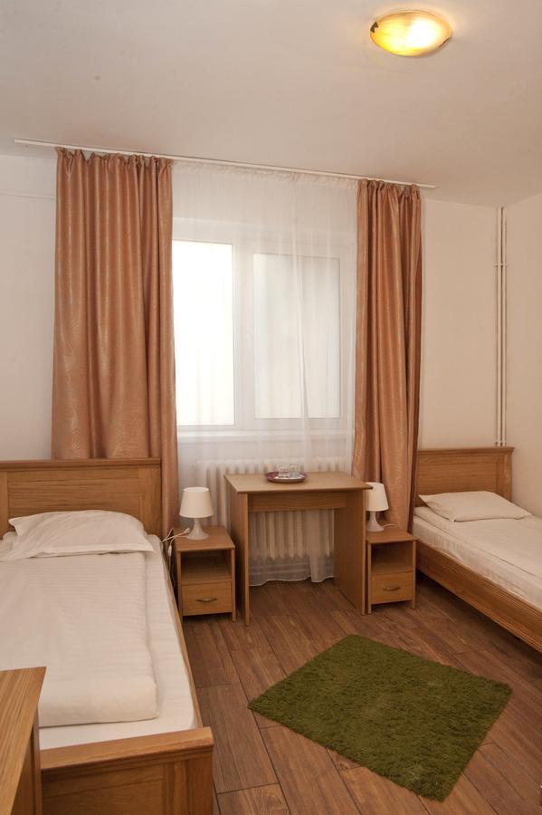 Pension Club Montana Câmpina Kültér fotó
