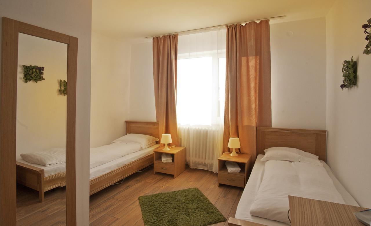 Pension Club Montana Câmpina Kültér fotó