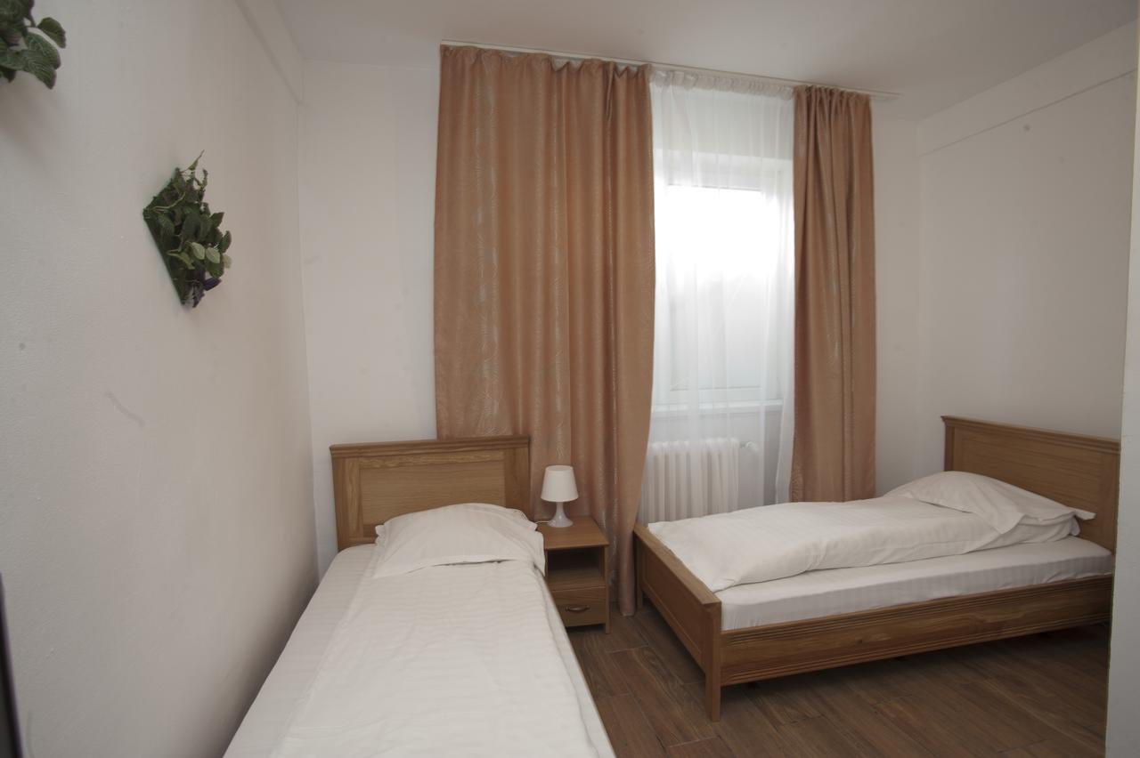 Pension Club Montana Câmpina Kültér fotó